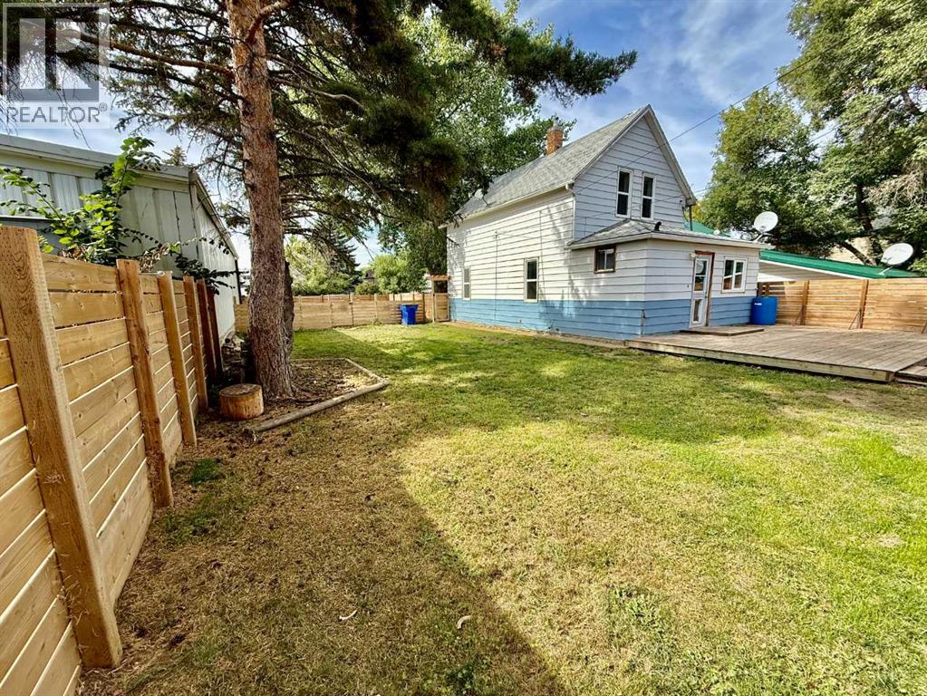 5133 50 Street Property Photo 17