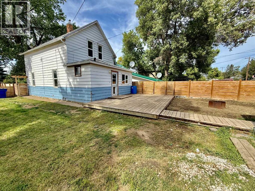 5133 50 Street Property Photo 18