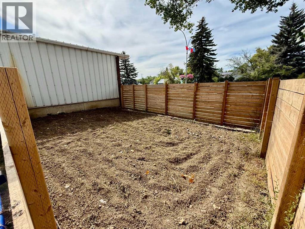 5133 50 Street Property Photo 19