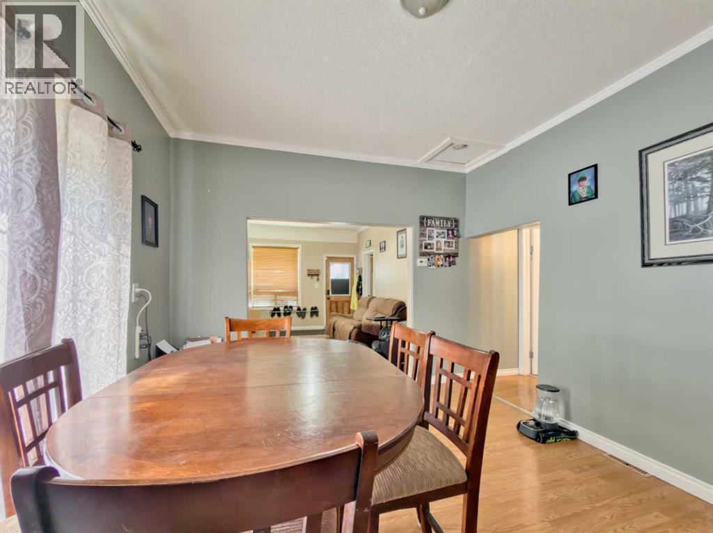 22813 8 Avenue Property Photo 6