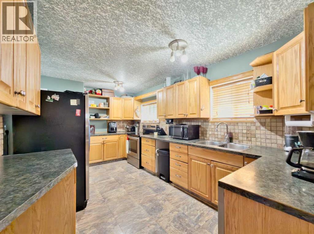 22813 8 Avenue Property Photo 7