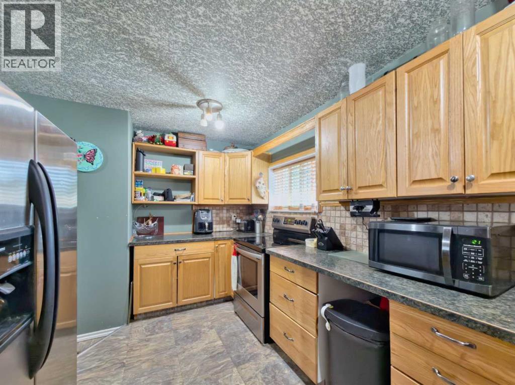 22813 8 Avenue Property Photo 8
