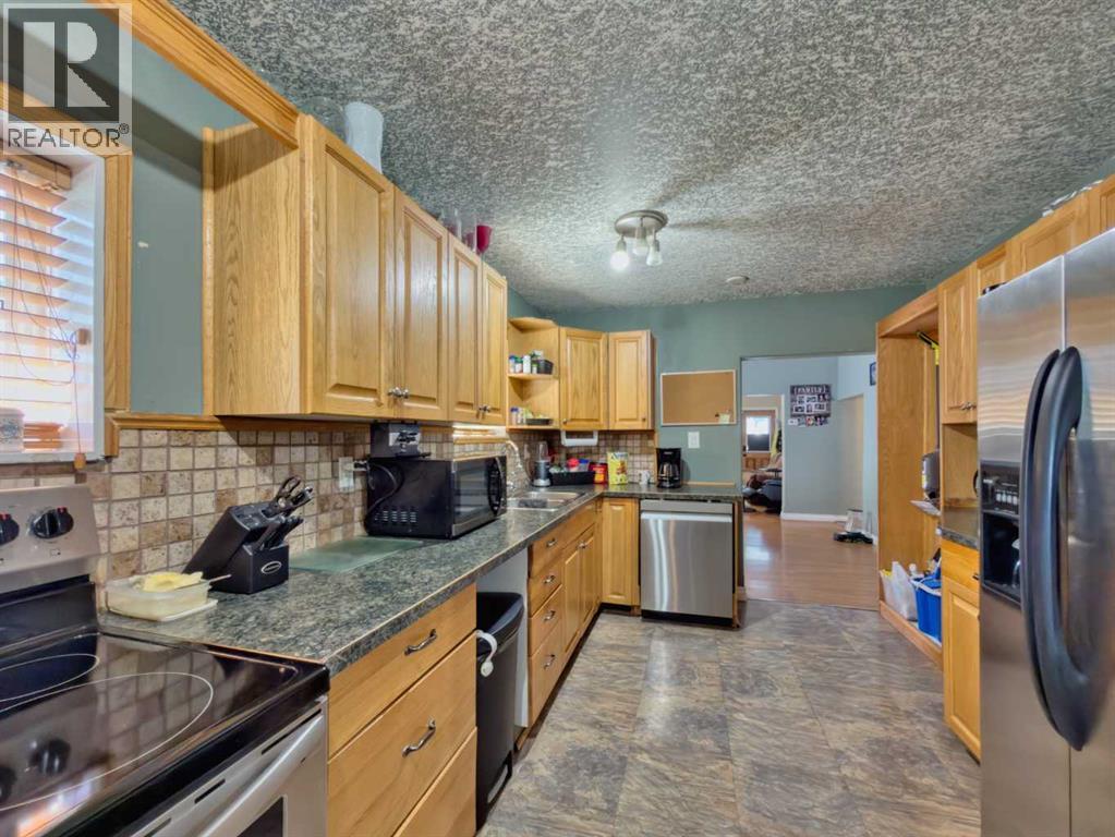 22813 8 Avenue Property Photo 9