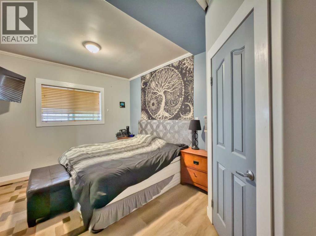 22813 8 Avenue Property Photo 11