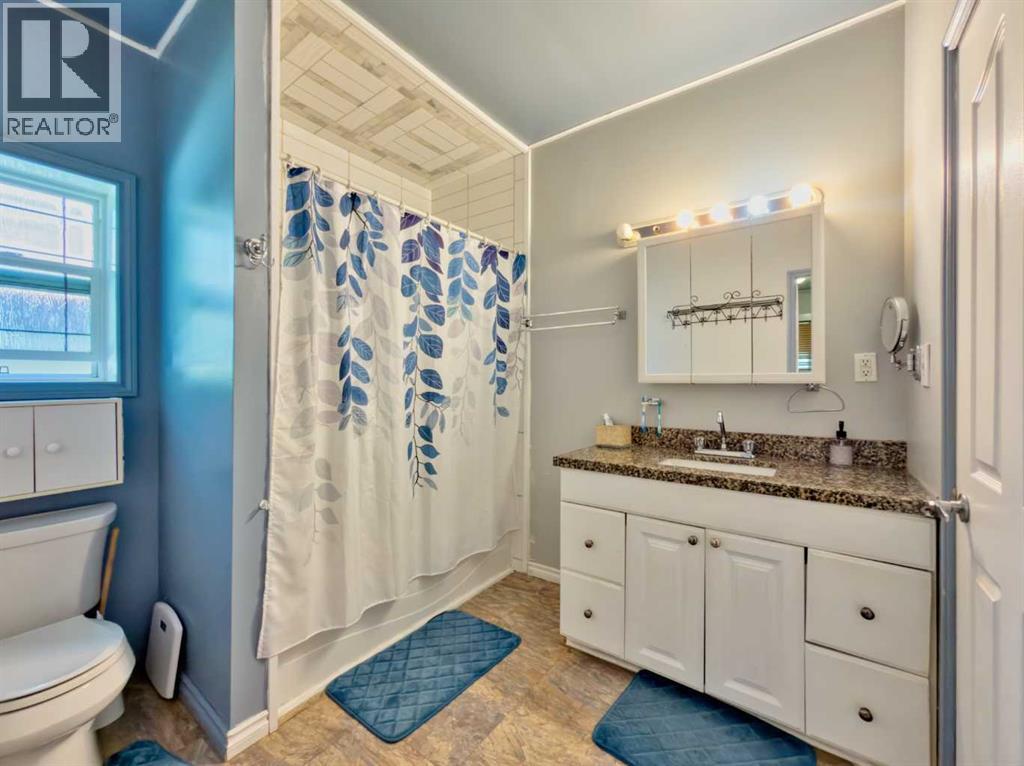 22813 8 Avenue Property Photo 12