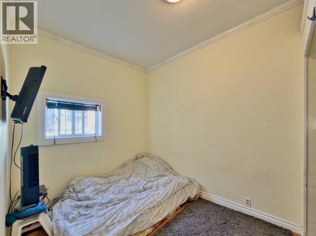 22813 8 Avenue Property Photo 13