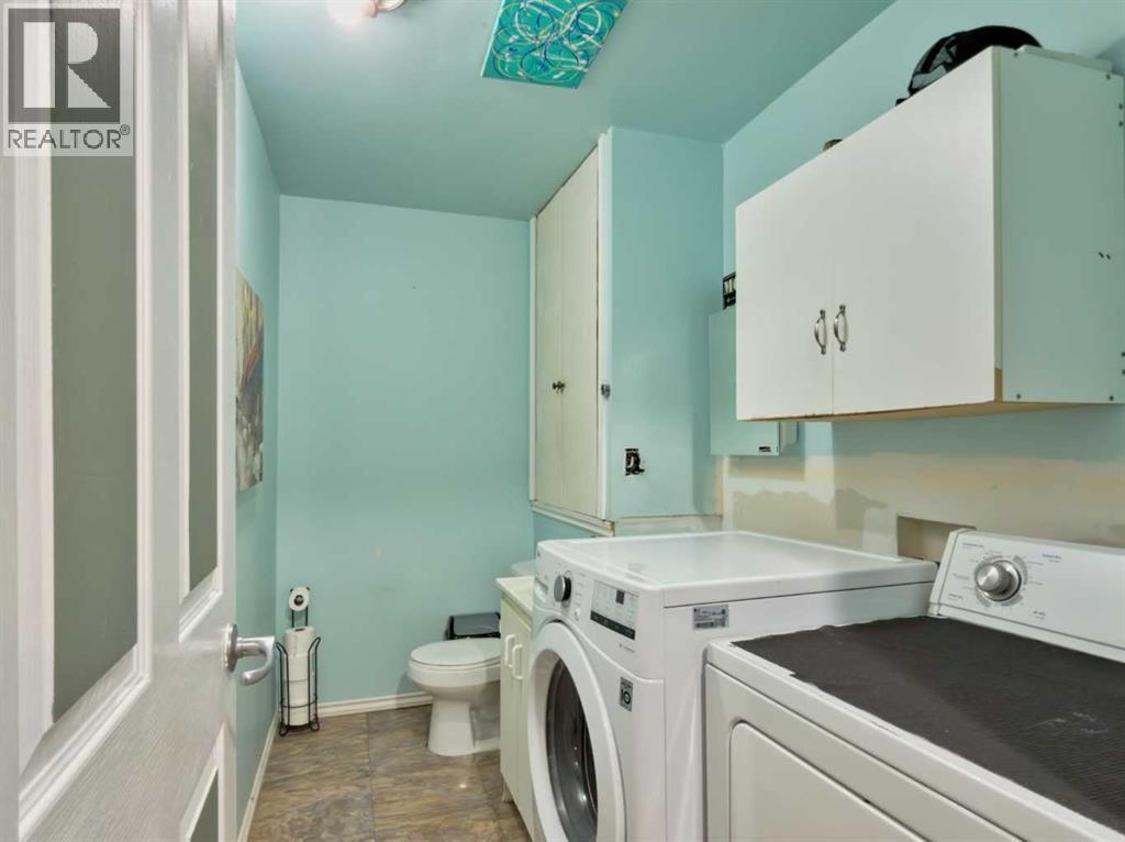 22813 8 Avenue Property Photo 14