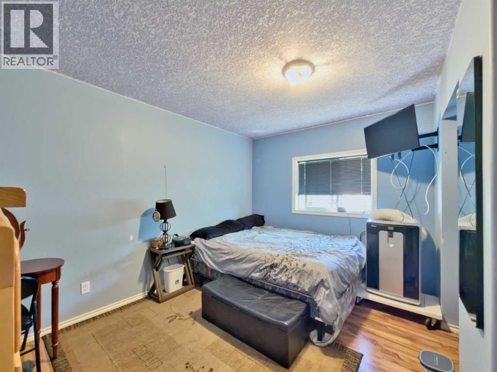 22813 8 Avenue Property Photo 16