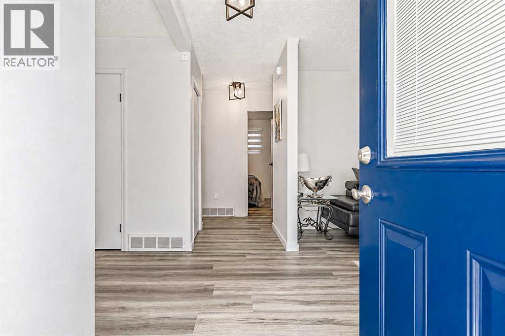 239 2 Street E Property Photo 3