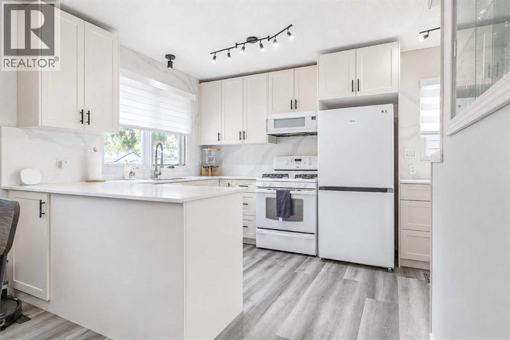 239 2 Street E Property Photo 17