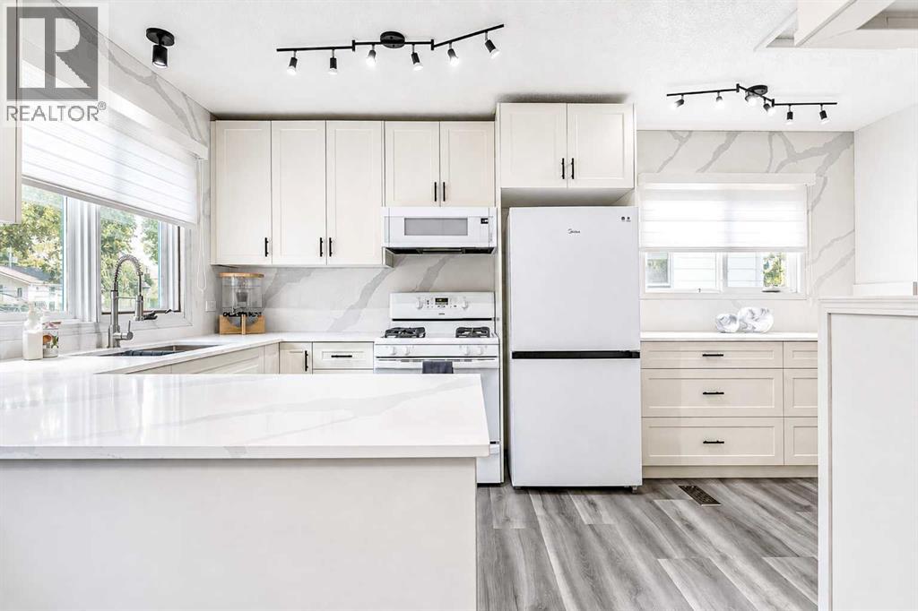 239 2 Street E Property Photo 18
