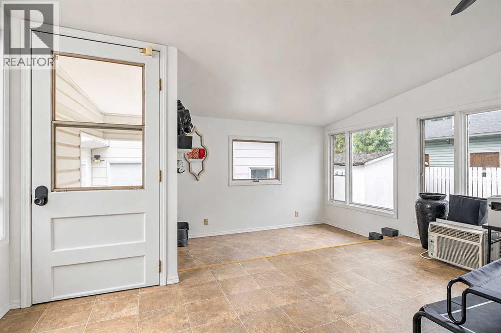 239 2 Street E Property Photo 32
