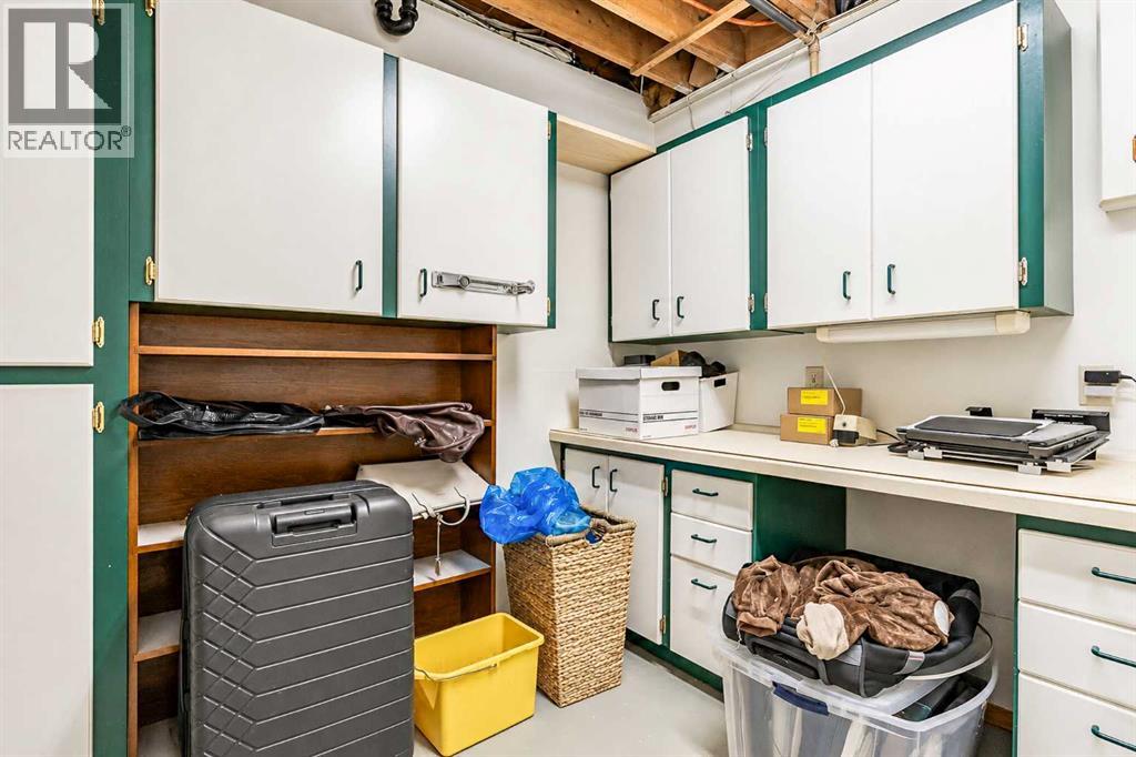 239 2 Street E Property Photo 44