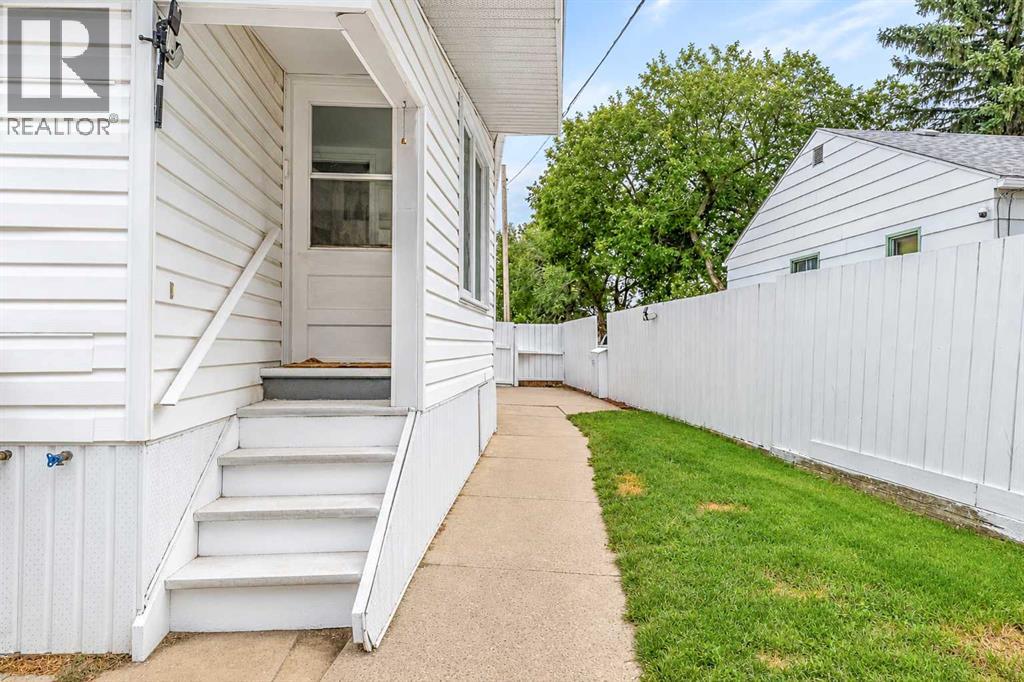 239 2 Street E Property Photo 46