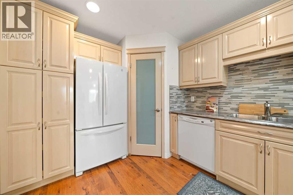 252 4 Street Southeast Property Photo 4