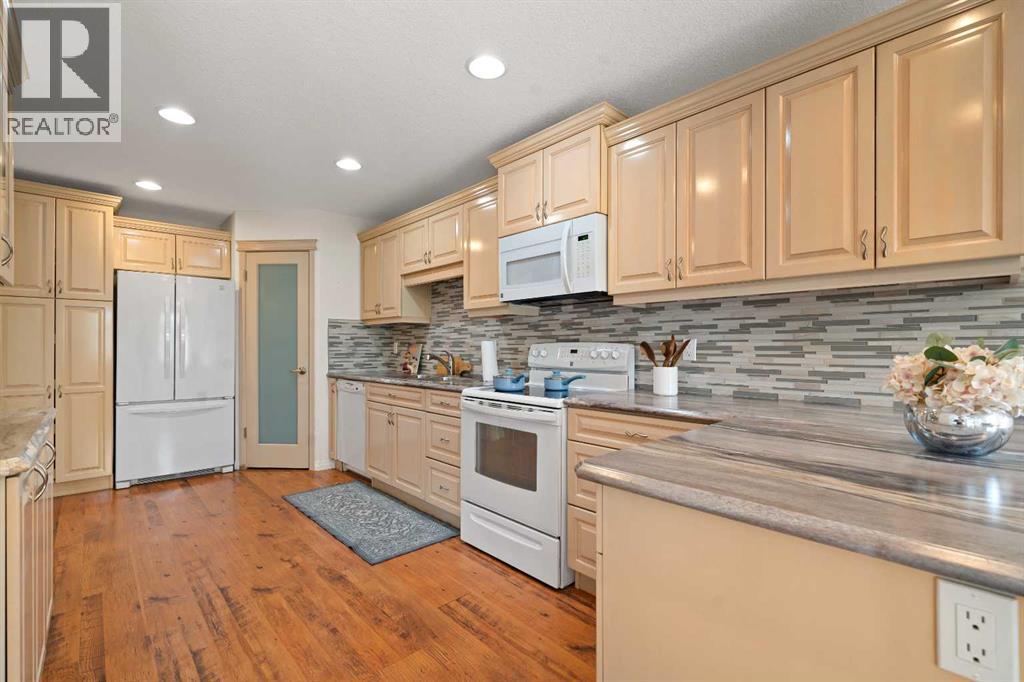 252 4 Street Southeast Property Photo 6