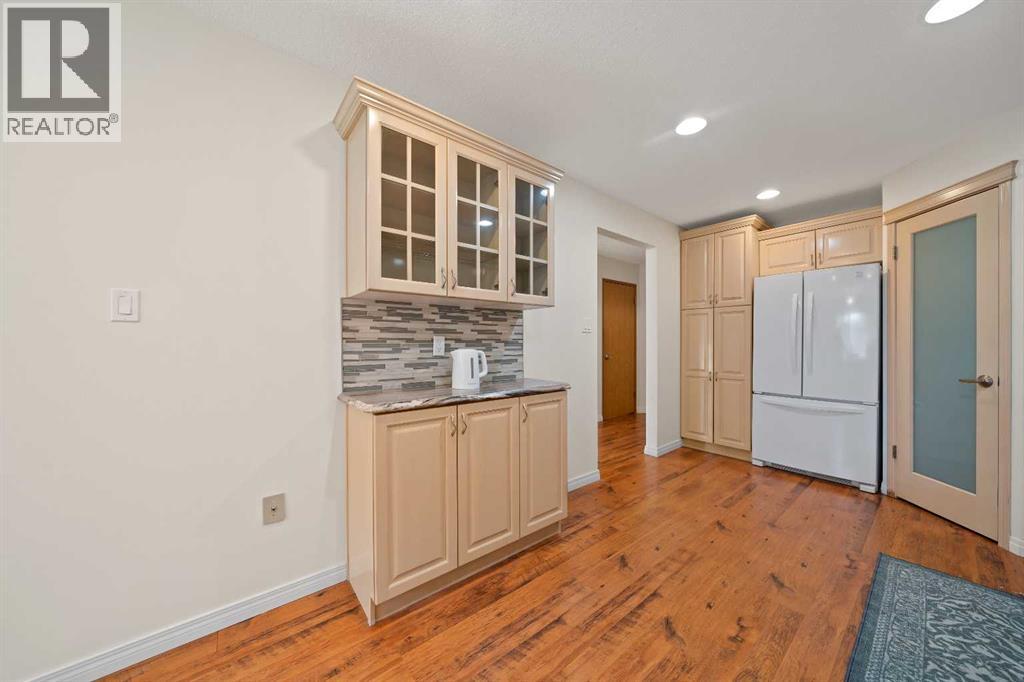 252 4 Street Southeast Property Photo 7