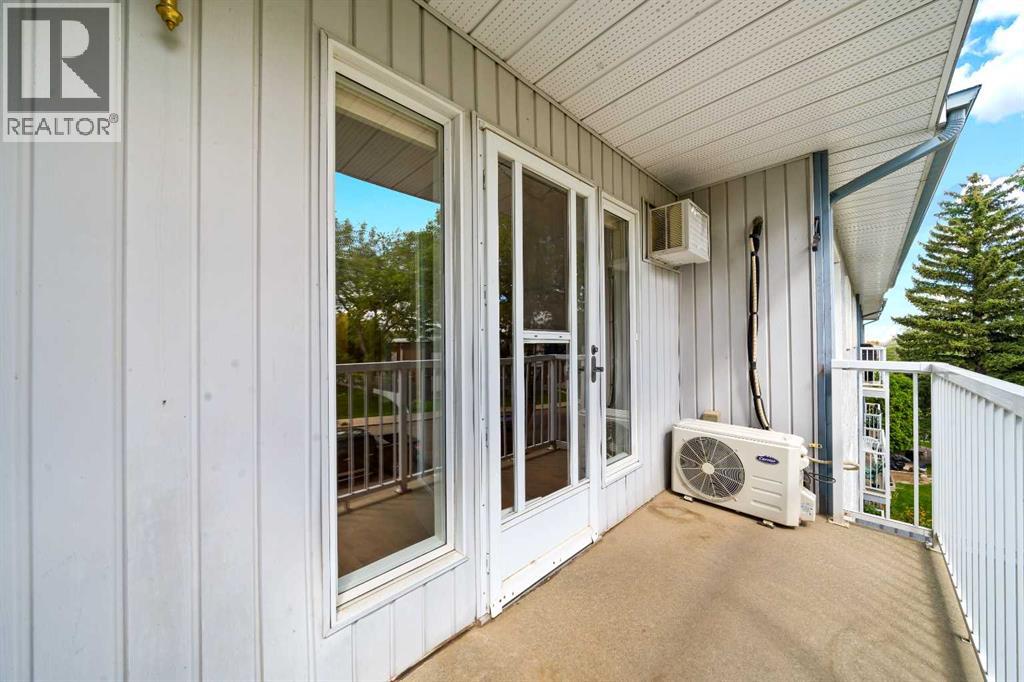 252 4 Street Southeast Property Photo 22