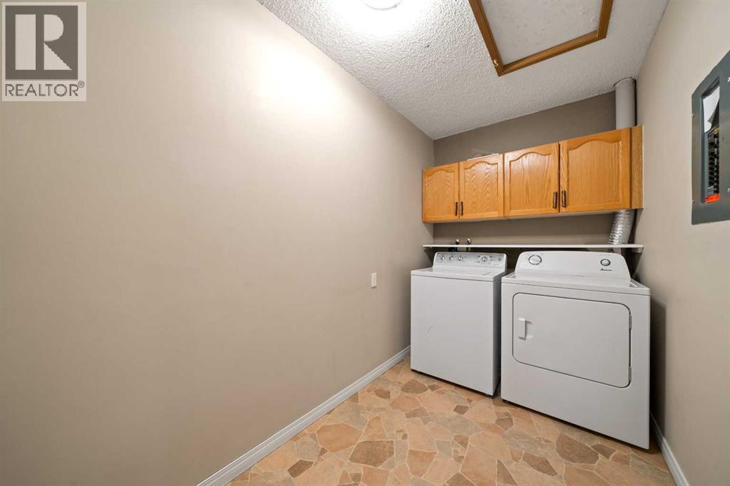 252 4 Street Southeast Property Photo 23