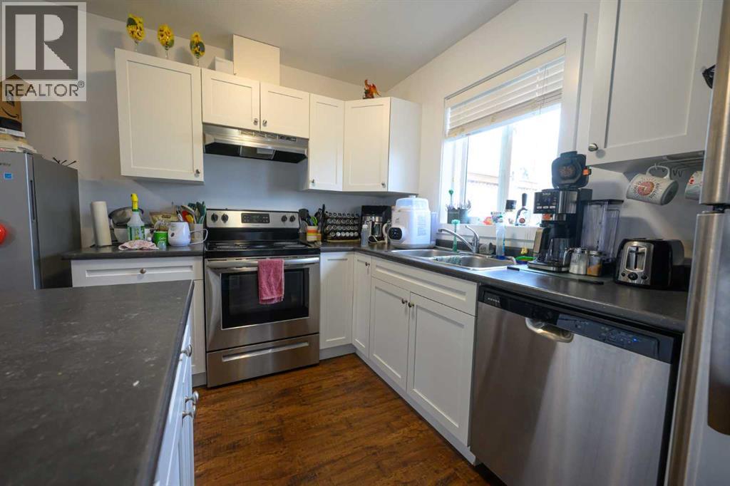 9507b 112 Avenue Property Photo 6