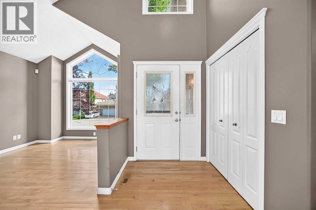 180 Hamptons Terrace Nw Property Photo 2