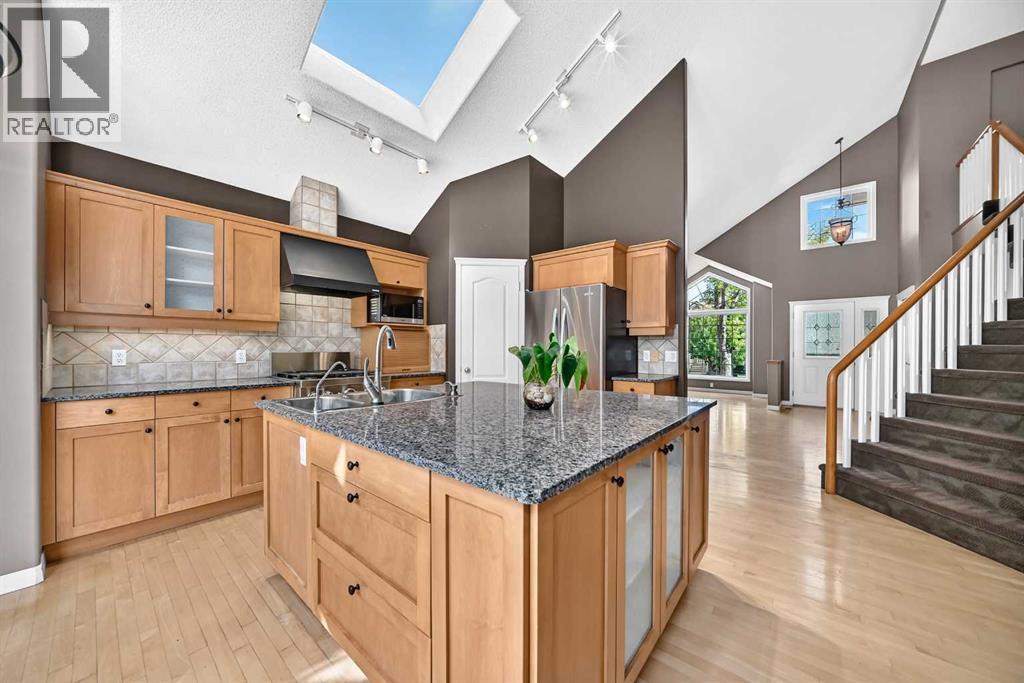 180 Hamptons Terrace Nw Property Photo 3