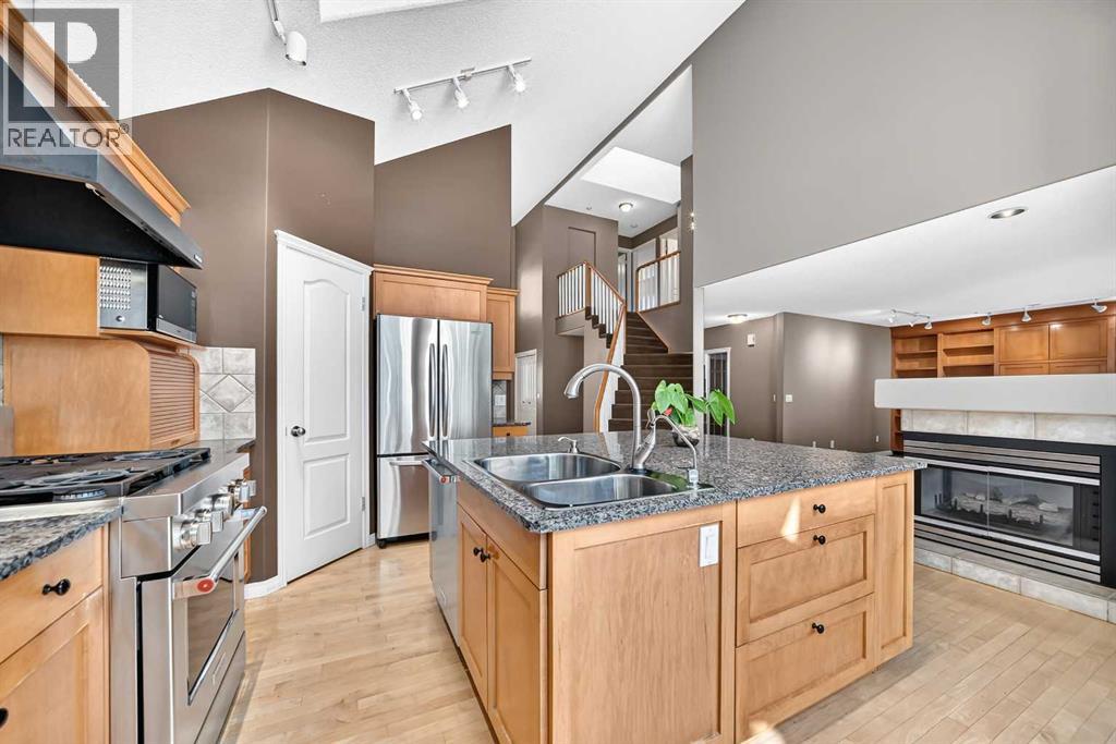 180 Hamptons Terrace Nw Property Photo 4