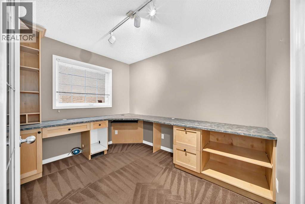 180 Hamptons Terrace Nw Property Photo 18