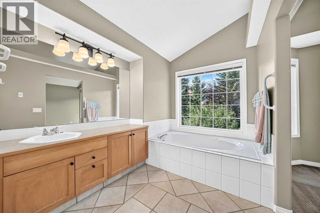 180 Hamptons Terrace Nw Property Photo 25