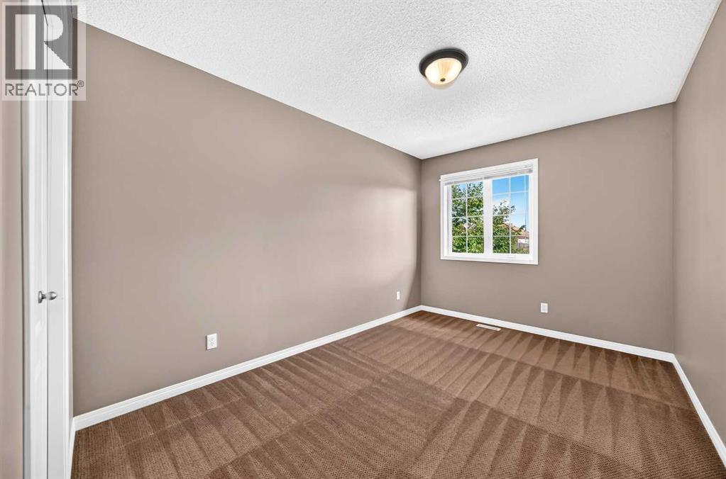180 Hamptons Terrace Nw Property Photo 27