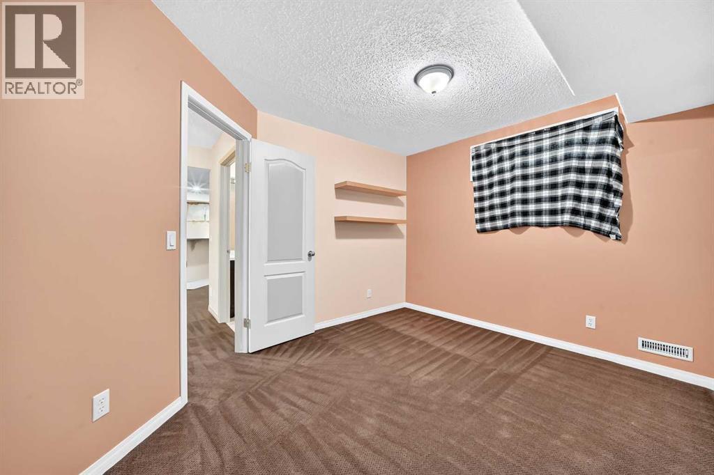 180 Hamptons Terrace Nw Property Photo 40