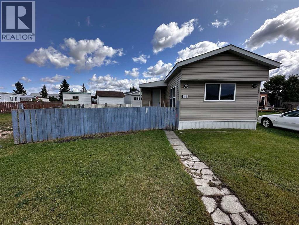 5344 76 Street Property Photo 1