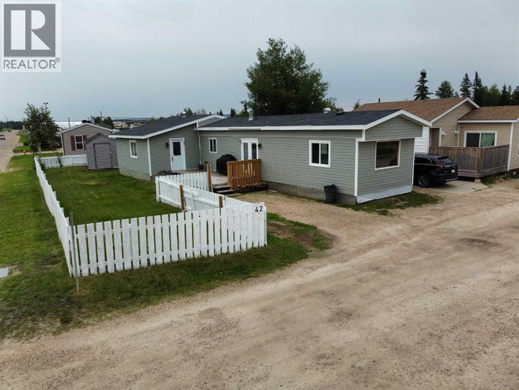 42 Evergreen Crescent Property Photo 1