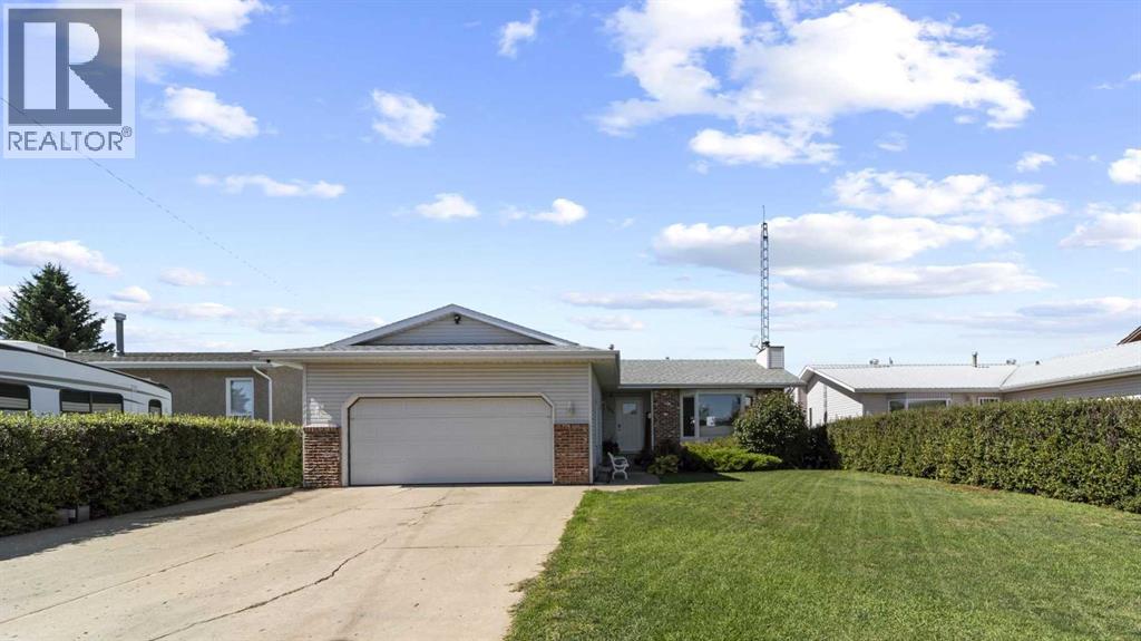 4908 56 Street W Property Photo 1