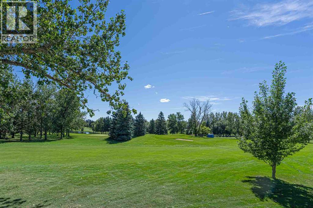 24 Hemlock Crescent Southwest Property Photo 2