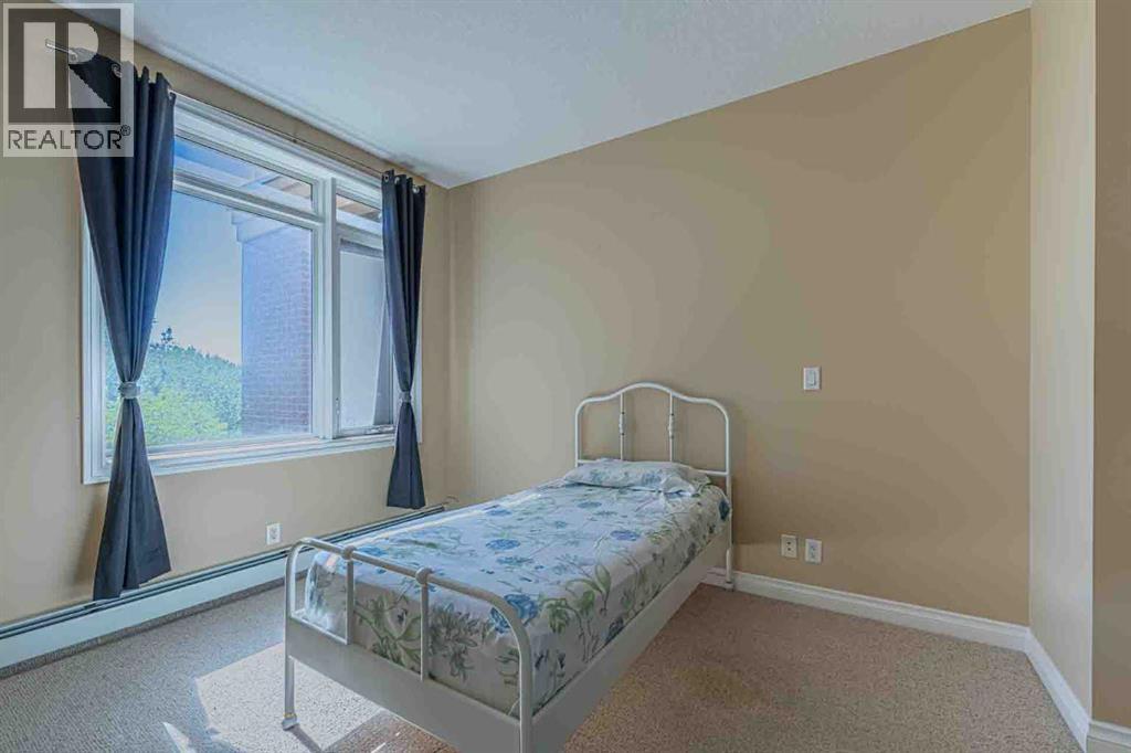 24 Hemlock Crescent Southwest Property Photo 8