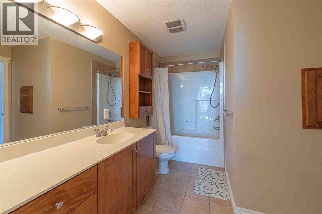 24 Hemlock Crescent Southwest Property Photo 9