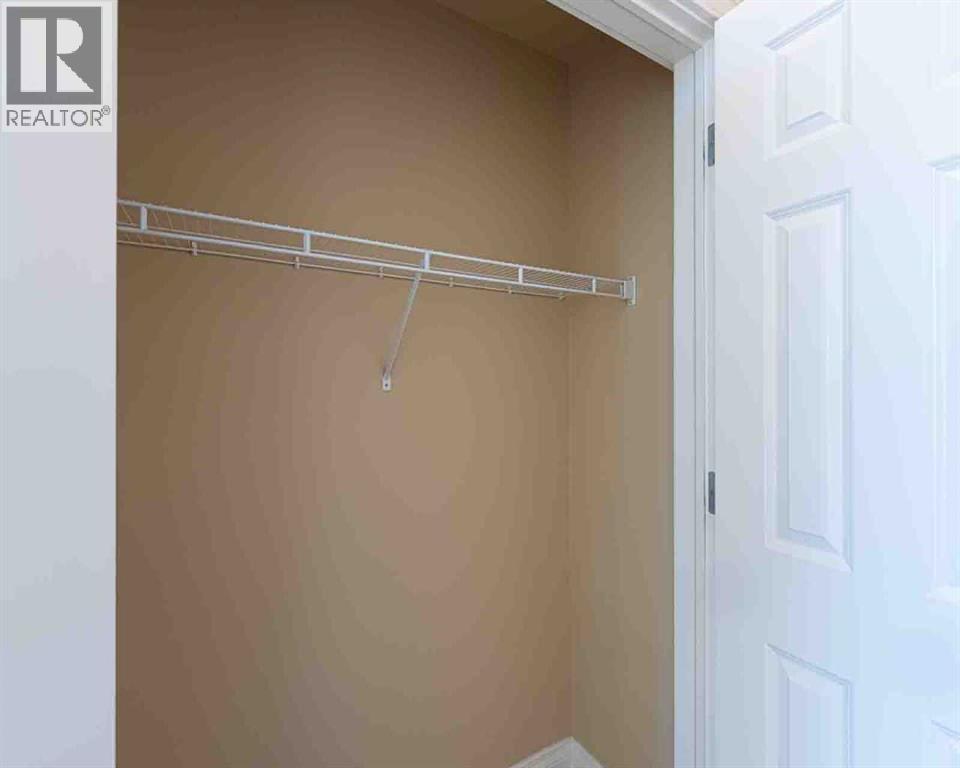 24 Hemlock Crescent Southwest Property Photo 11