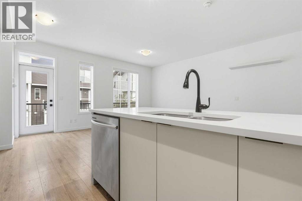 174 Walgrove Common Se Property Photo 7