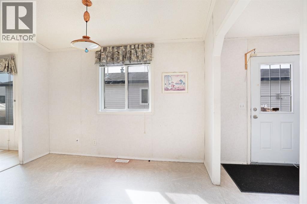 8 Meadowplace Crescent E Property Photo 10