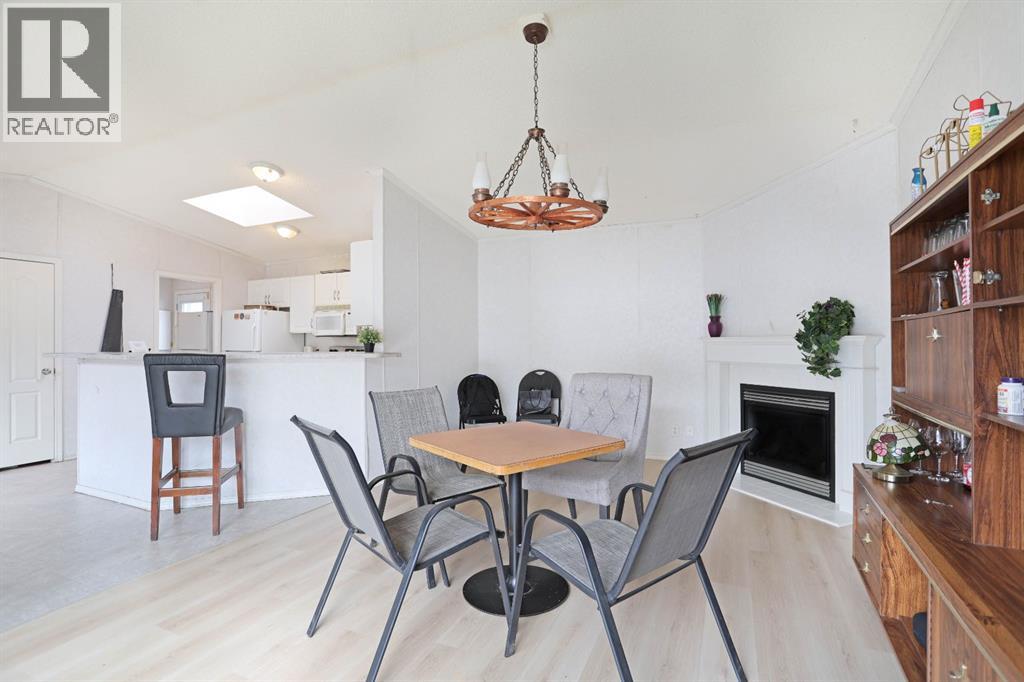 8 Meadowplace Crescent E Property Photo 14
