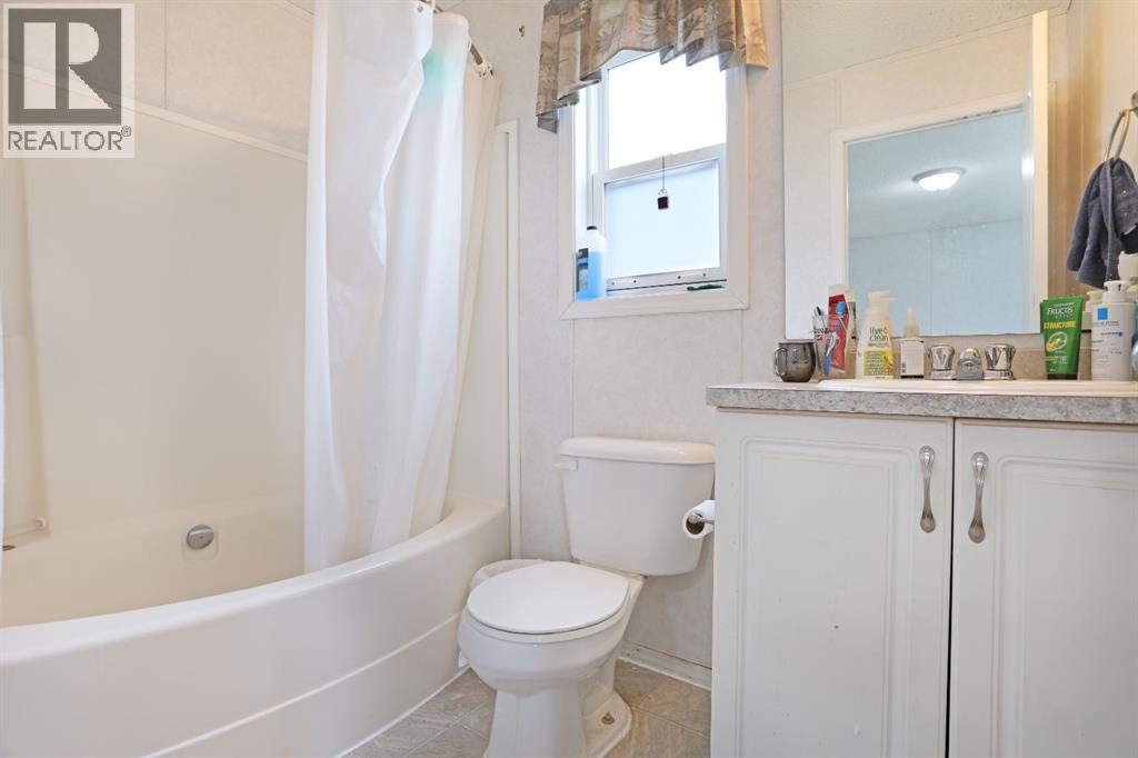 8 Meadowplace Crescent E Property Photo 18