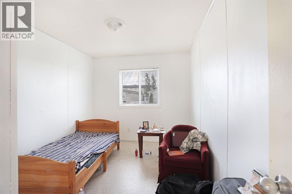8 Meadowplace Crescent E Property Photo 23