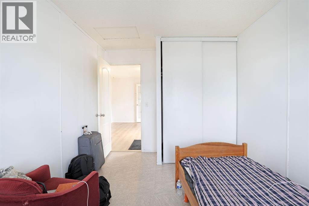 8 Meadowplace Crescent E Property Photo 24