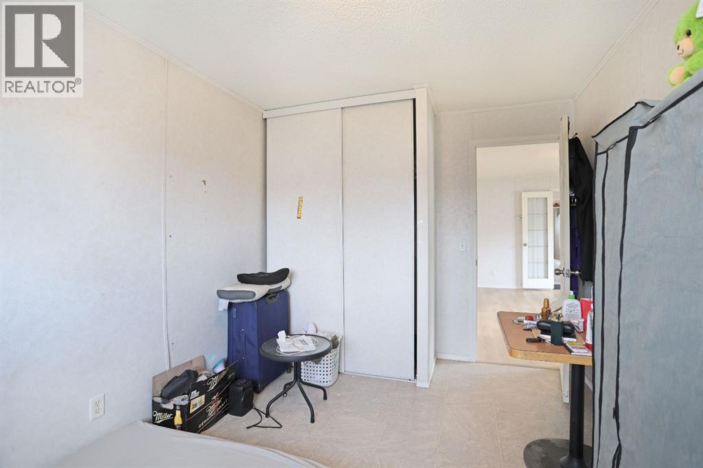 8 Meadowplace Crescent E Property Photo 25