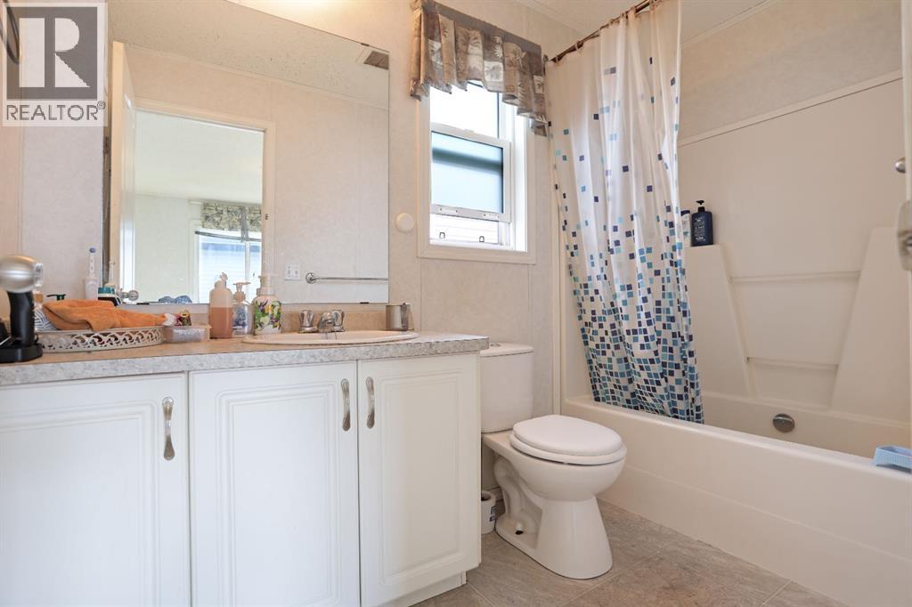 8 Meadowplace Crescent E Property Photo 26