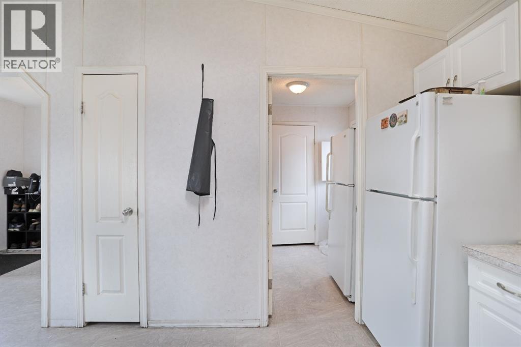 8 Meadowplace Crescent E Property Photo 27