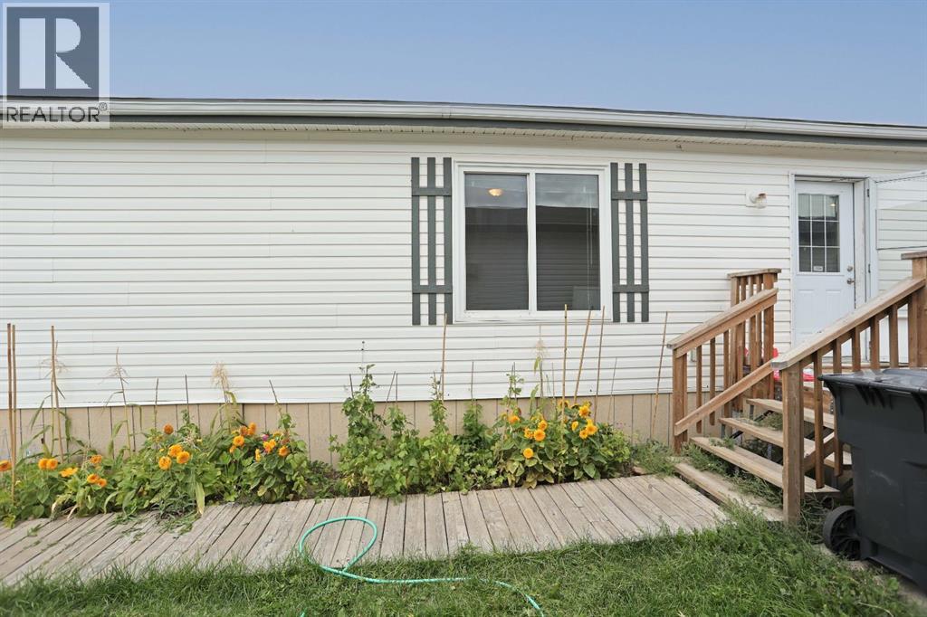8 Meadowplace Crescent E Property Photo 30