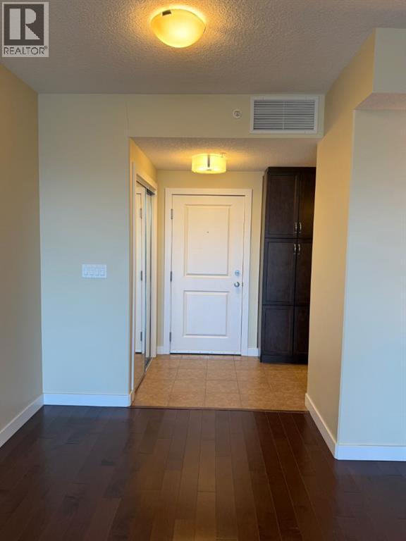 16 Varsity Estates Circle Northwest Property Photo 4