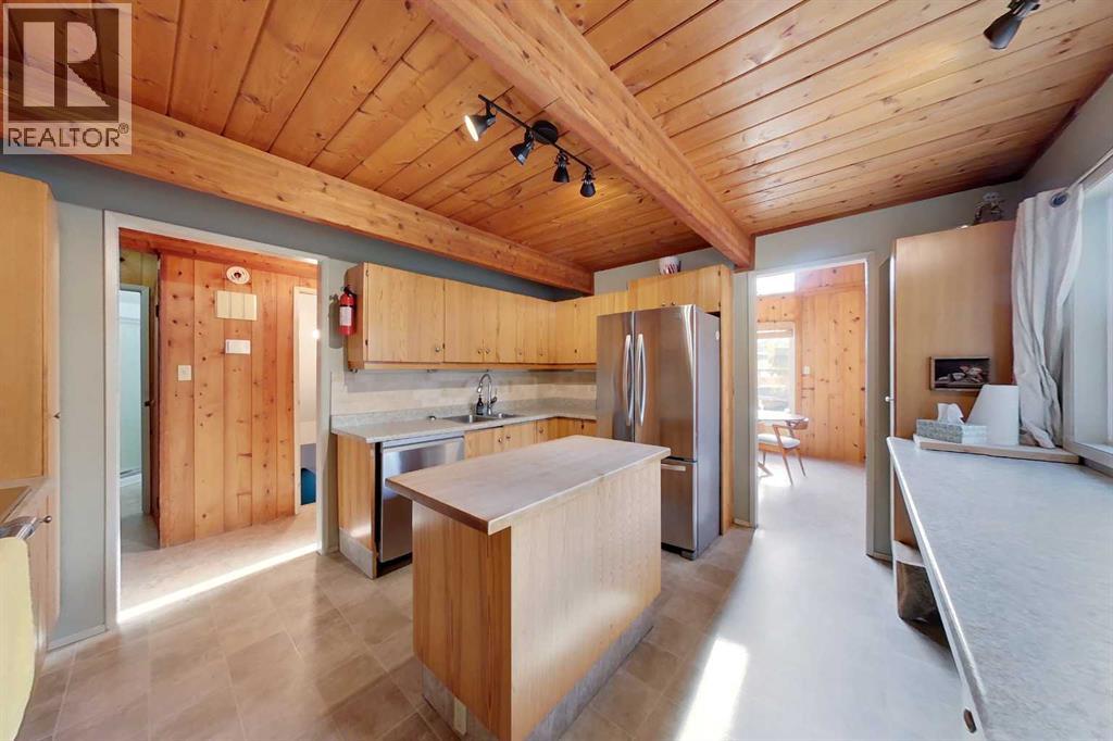 1104 10 Street Se Property Photo 4